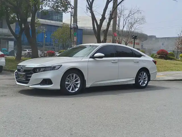 Honda Accord Accord 2022 260turbo Deluxe Edition — фото