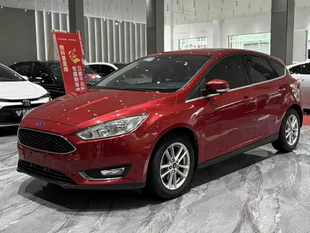 Ford Fox Focus 2018 Hatchback Classic Ecoboost 180 Automatic Elite — фото