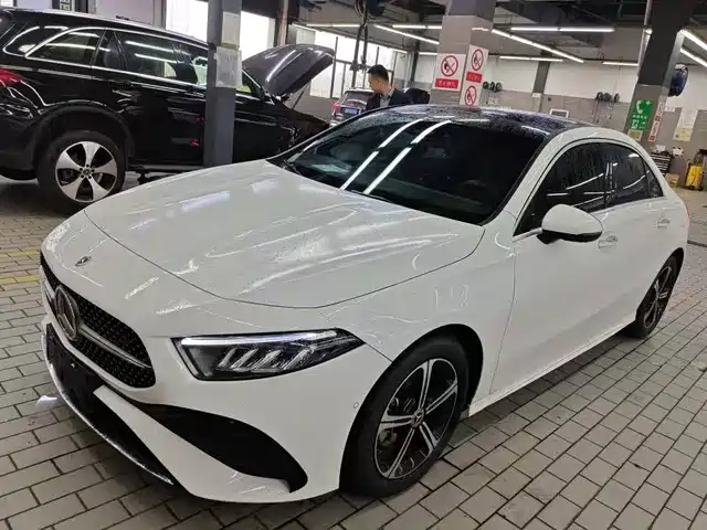 Mercedes-Benz Mercedes Benz A Class Mercedes-Benz A-Class 2023 A 200 L Fashion Model — фото