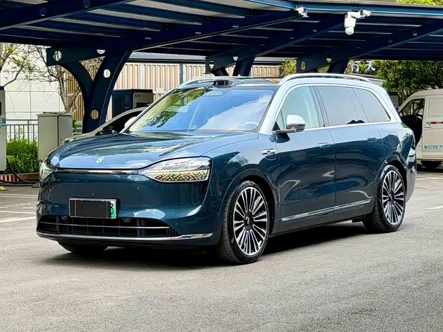 Aito Asks The World Wenjie M9 Wenjie M9 2024 Extended Range Ultra Version 42kwh 6-Seater Version — фото