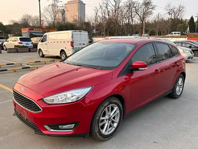 Ford Fox Focus 2015 Hatchback 1.6l Automatic Fashion Model — фото