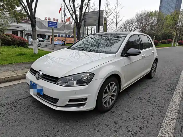 Volkswagen Golf Golf 2016 230tsi Automatic Luxury Model — фото