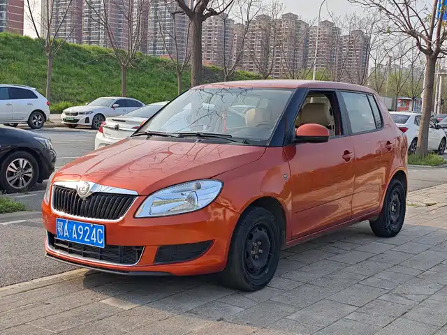 Skoda Jing Rui Fabia 2012 1.4l Automatic Crystal Version — фото