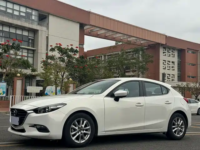 Mazda Mazda3 Angkesela Mazda3 Angkesela 2017 Hatchback 1.5l Automatic Comfort Type National V