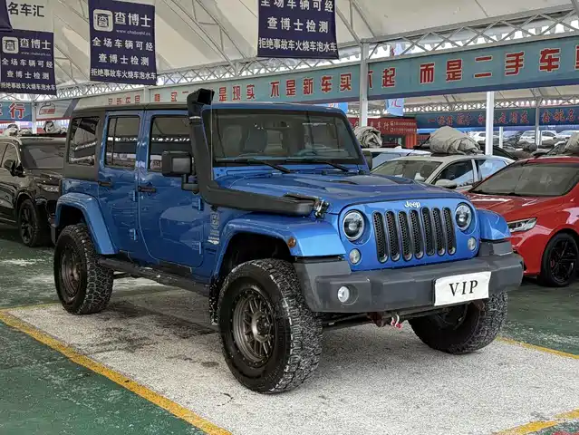 Jeep Wrangler Wrangler 2015 2.8td Sahara Four-Door Version — фото