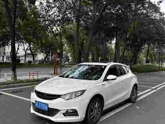 Chang'An Eado Xt Eado Xt 2016 1.6l Automatic Handsome Model — фото