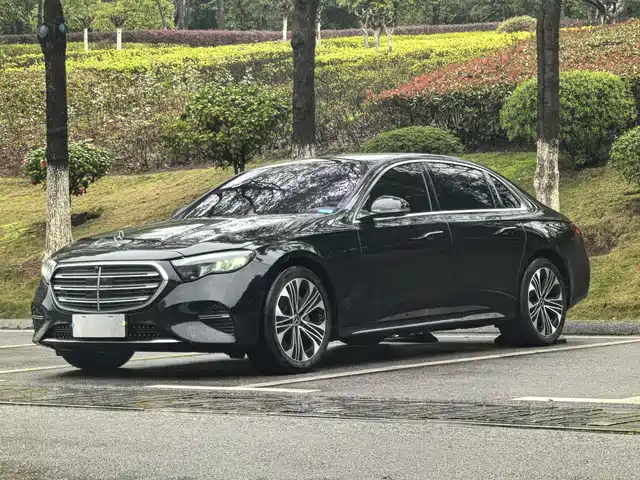 Mercedes-Benz Mercedes-Benz E-Class Mercedes-Benz E-Class 2025 E 300 L Luxury Model — фото