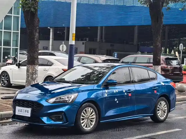 Ford Fox Focus 2020 Sedan Ecoboost 180 Automatic Neochaedge — фото