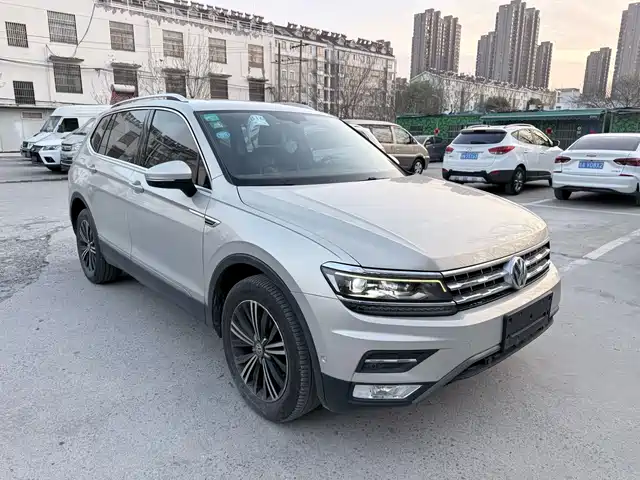 Volkswagen Tiguan L Tiguan L 2017 330tsi Automatic Two-Wheel Drive Flagship Version — фото