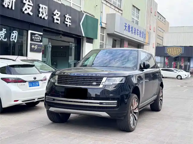 Land Rover Range Rover Range Rover 2023 3.0 L6 400ps Seven-Seater Extended Edition — фото