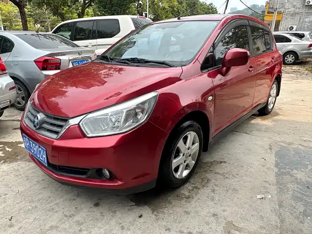 Qichen Venucia R50 Venucia R50 2013 1.6l Automatic Luxury Version — фото