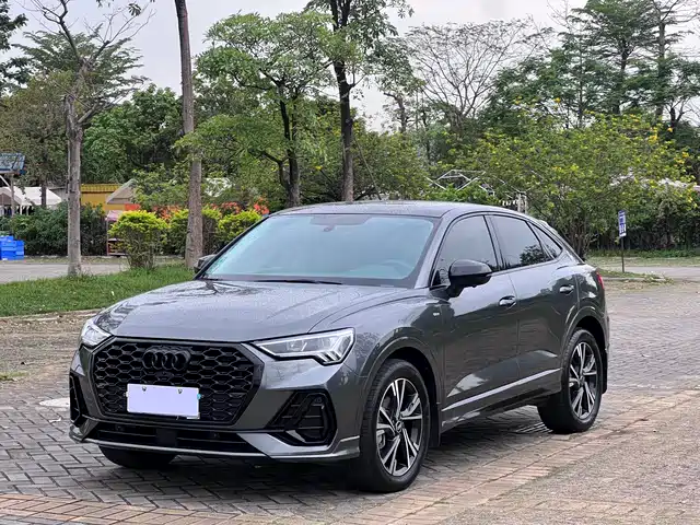 Audi Audi Q3 Audi Q3 2022 40 Tfsi Fashionable And Dynamic — фото