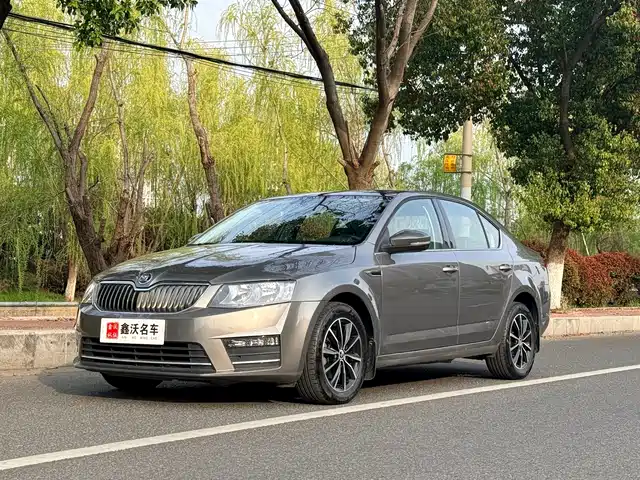 Skoda Octavia Octavia 2017 1.6l Manual Intelligent Travel Edition — фото