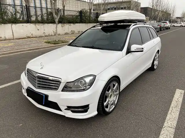 Mercedes-Benz Mercedes-Benz C-Class (Imported) Mercedes-Benz C-Class Imported 2011 C 200 Luxury Sports Touring Edition — фото