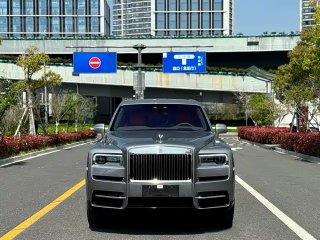 Rolls Royce Cullinan Cullinan 2018 Four-Seat Version