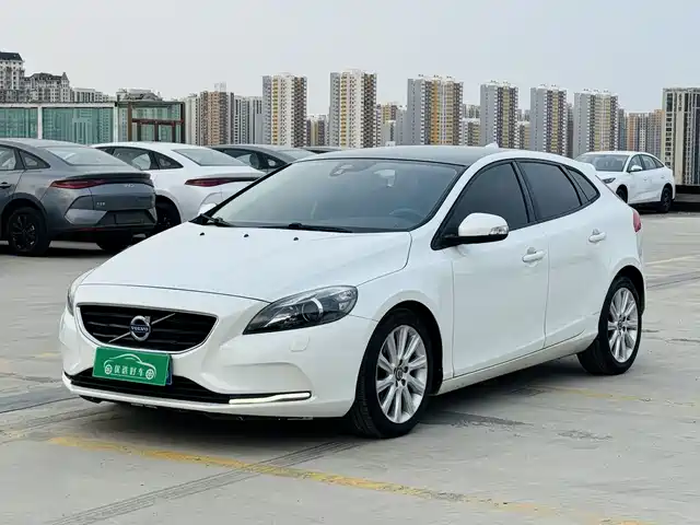 Volvo Volvo V40 Volvo V40 2015 1.6t Zhiyi Edition
