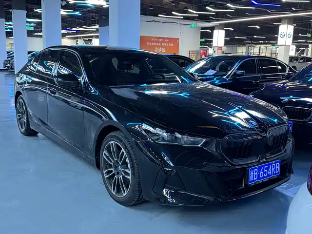 Bmw Bmw 5 Series Bmw 5 Series 2025 530li Leading M Sports Package — фото