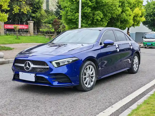 Mercedes-Benz Mercedes Benz A Class Mercedes-Benz A-Class 2021 A 200 L Sports Sedan Fashionable — фото
