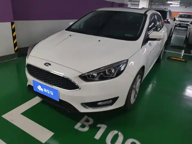Ford Fox Focus 2015 Hatchback Ecoboost 180 Automatic Elite — фото