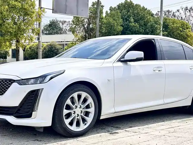 Cadillac Cadillac Ct5 Cadillac Ct5 2022 28t Fashion Model — фото