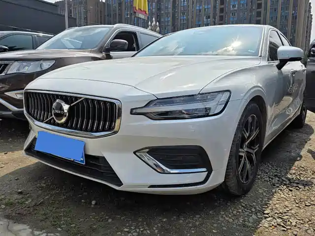 Volvo Volvo S60 Volvo S60 2022 B4 Zhiyi Luxury Edition — фото