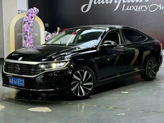 Volkswagen Passat Passat 2023 330tsi Deluxe Edition — фото