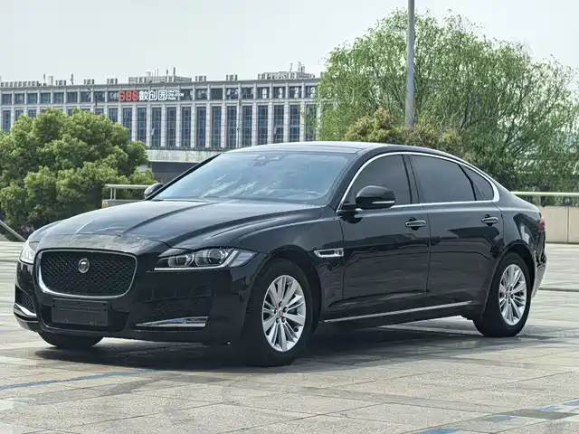 Jaguar Jaguar Xfl Jaguar Xfl 2017 Xfl 2.0t 240ps Deluxe Edition — фото