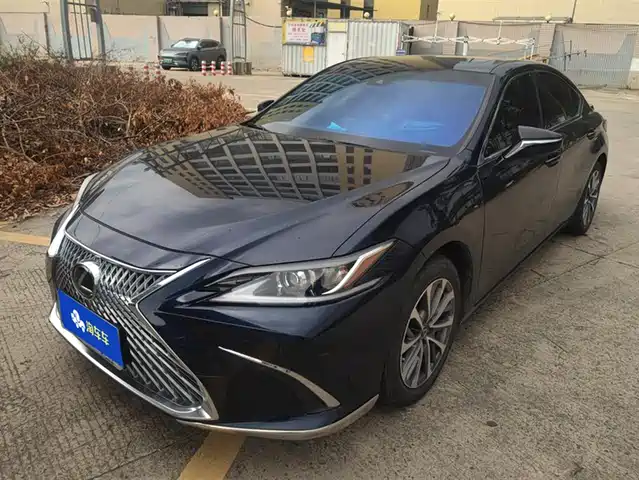 Lexus Lexus Es Lexus Es 2023 200 Deluxe Edition — фото