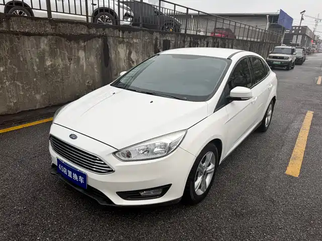 Ford Fox Focus 2018 Sedan Classic 1.6l Automatic Comfort Smart Mobility Version — фото