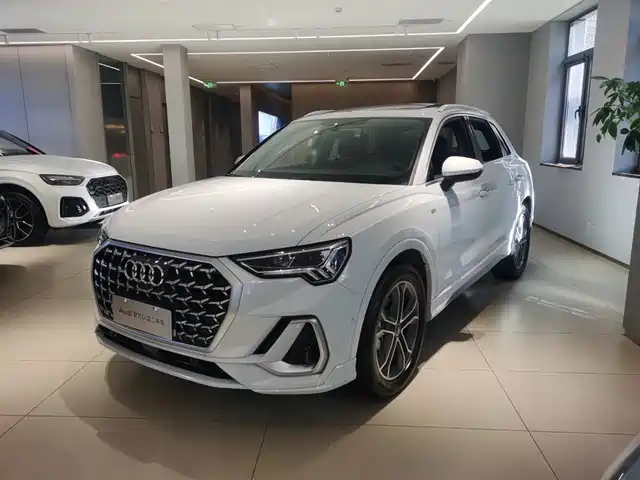 Audi Audi Q3 Audi Q3 2024 40 Tfsi Fashionable And Dynamic — фото