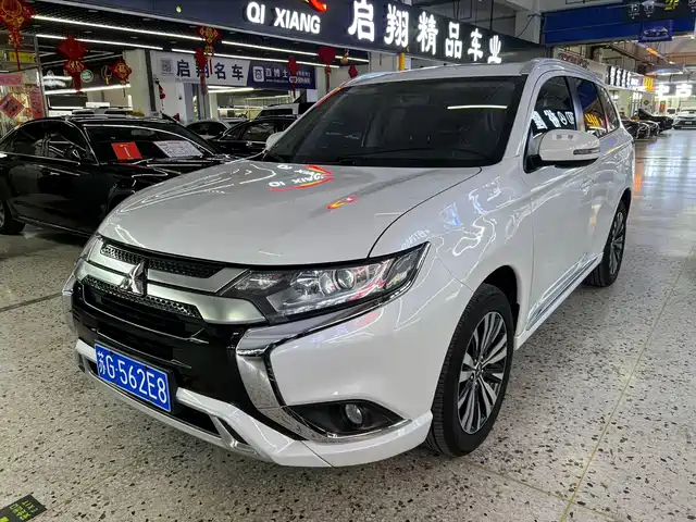 Mitsubishi Outlander Outlander 2020 2.0l 2wd Enjoy Edition 7 Seats — фото