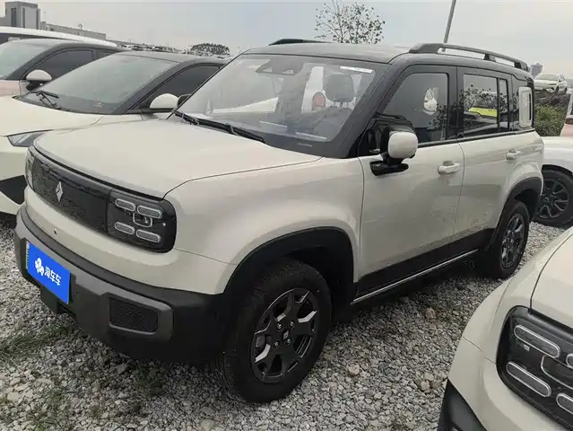 Baojun Baojun Yueye Plus Baojun Yueye Plus 2024 Zhizun Edition 4 Seats — фото