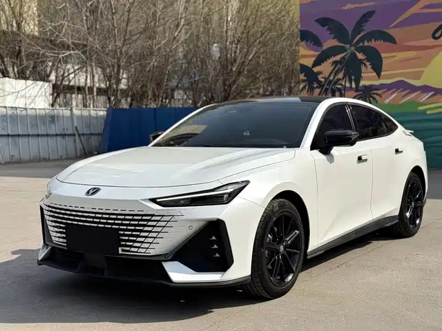 Chang'An Changan Uni-V Changan Uni-V 2024 1.5t Premium Model — фото