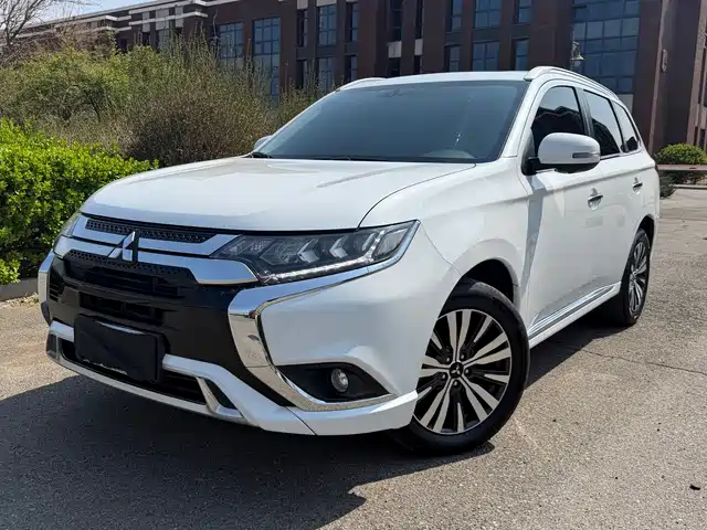 Mitsubishi Outlander Outlander 2021 2.4l Four-Wheel Drive Exclusive Version 7 Seats