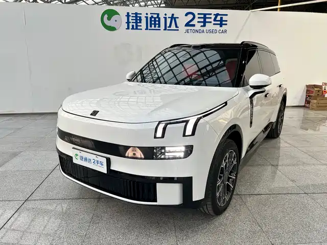Lynk & Co Lynk & Co 900 Lynk & Co 900 2025 2.0t Ultra