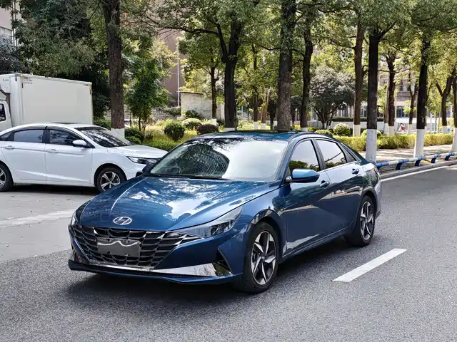 Hyundai Elantra Elantra 2022 240tgdi Dct Lux Premium Edition — фото