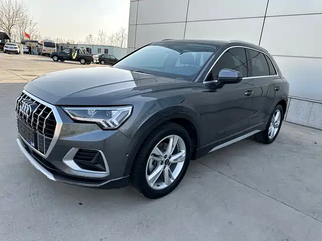 Audi Audi Q3 Audi Q3 2022 35 Tfsi Fashionable And Elegant — фото