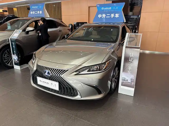 Lexus Lexus Es Lexus Es 2020 300h Excellence Edition — фото