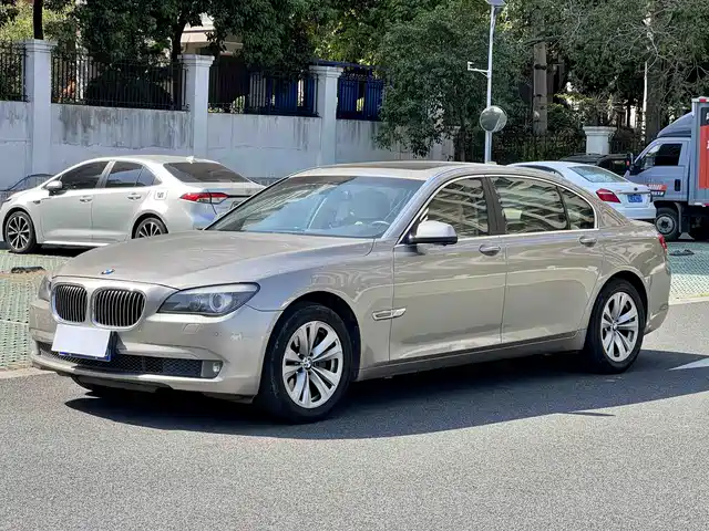 Bmw Bmw 7 Series Bmw 7 Series 2009 730li Luxury Model — фото