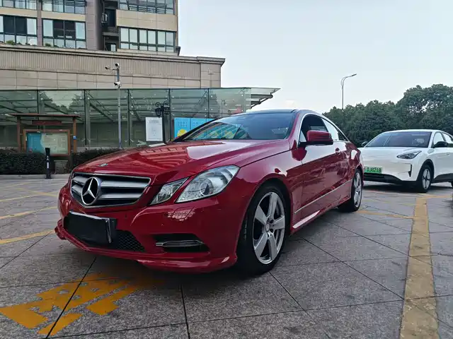 Mercedes-Benz Mercedes-Benz E-Class (Imported) Mercedes-Benz E-Class (Imported) 2012 E 200 Cgi Coupe — фото