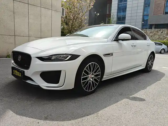 Jaguar Jaguar Xel Jaguar Xel 2021 2.0t 200ps R-Dynamic Youth Sports Edition — фото