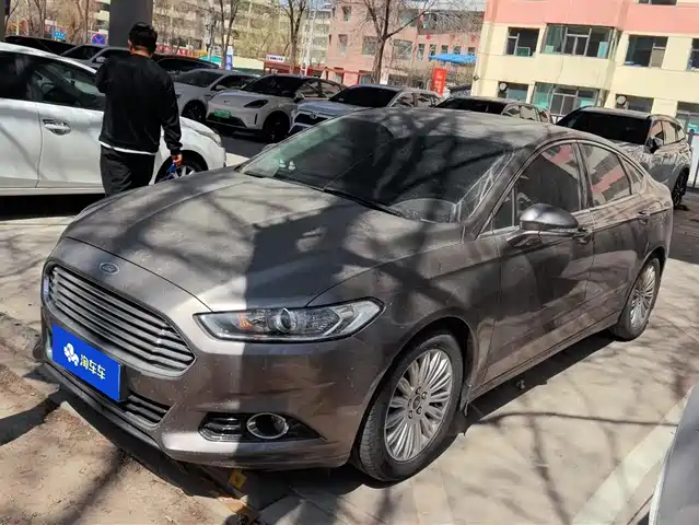 Ford Mondeo Mondeo 2013 2.0l Gtdi200 Fashion Model — фото