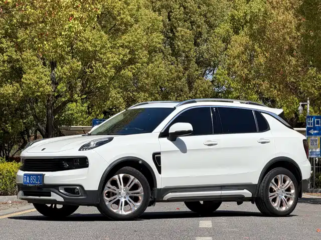 Lynk & Co Lynk & Co 01 Lynk & Co 01 2017 2.0t Two-Wheel Drive Pro Version — фото