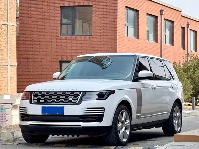 Land Rover Range Rover Range Rover 2021 3.0 L6 Legend Extended Classic Edition — фото