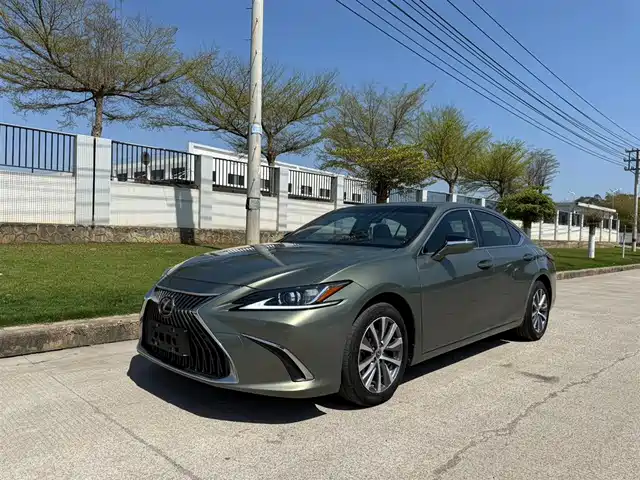 Lexus Lexus Es Lexus Es 2021 200 Deluxe Edition — фото