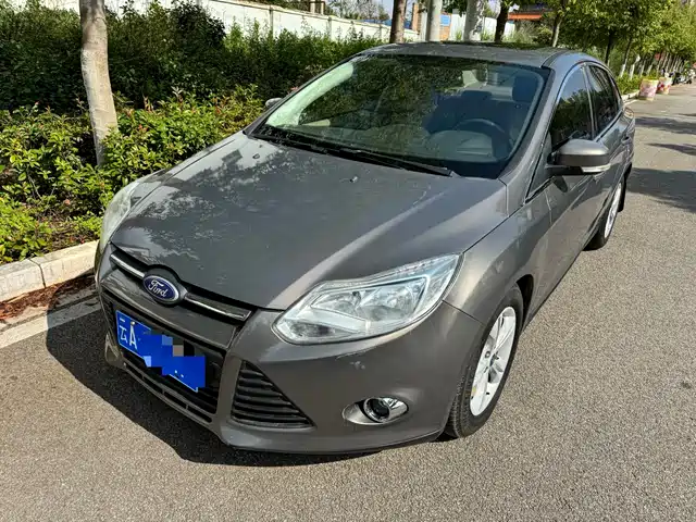 Ford Fox Focus 2012 Sedan 1.6l Automatic Fashion Model — фото