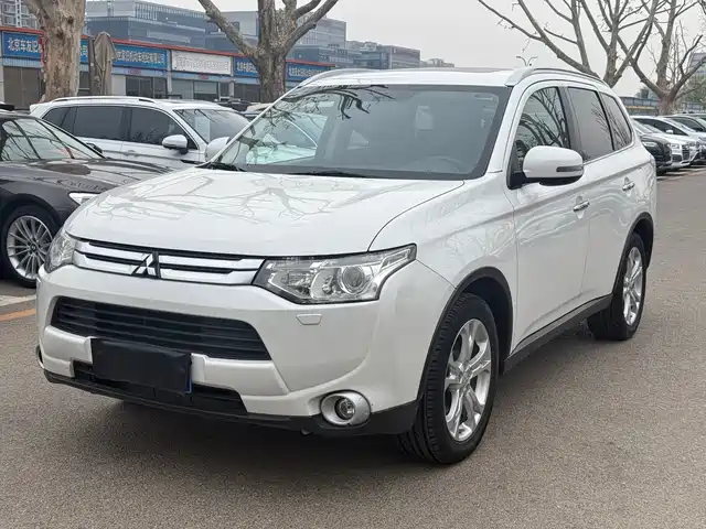 Mitsubishi Outlander (Imported) Outlander Imported 2014 2.4l Four-Wheel Drive Luxury Value Version, 7 Seats