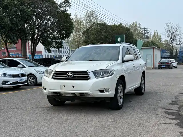 Toyota Highlander Highlander 2011 2.7l 2wd 7-Seat Luxury Navigation Version — фото