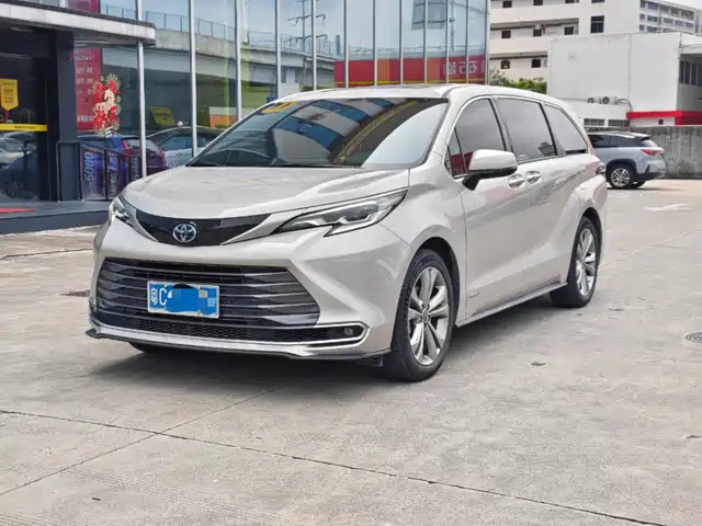 Toyota Sienna Sienna 2021 2.5l Hybrid Premium Edition — фото