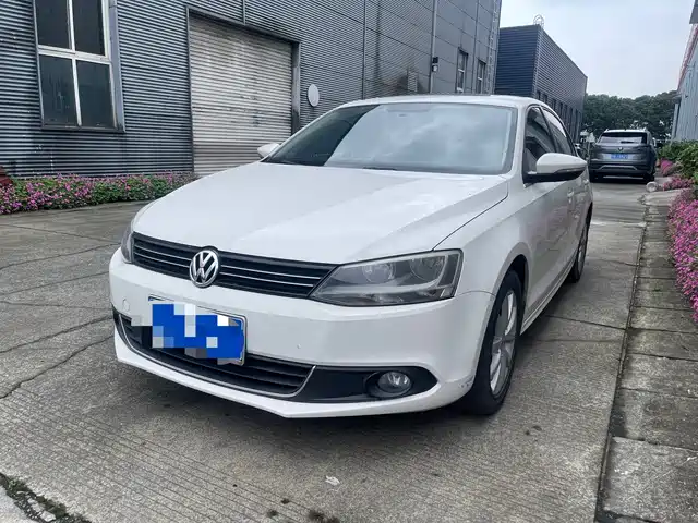 Volkswagen Sagitar Sagitar 2012 1.6l Automatic Comfort Model — фото